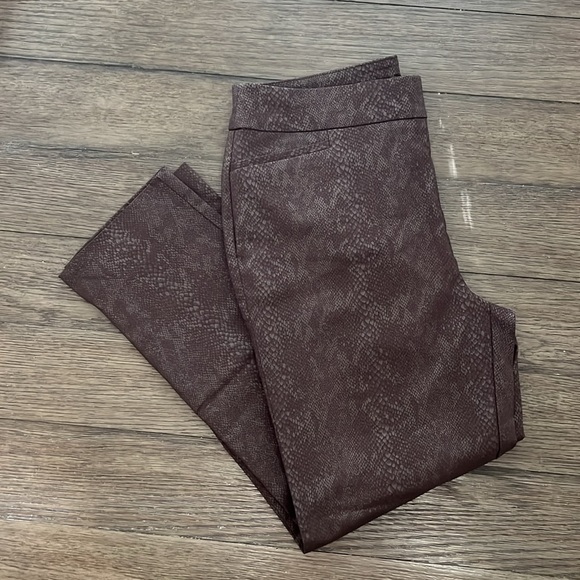 Chico’s So Slimming Brigitte Slim Ankle Pants reptile print - Picture 14 of 15